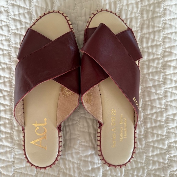 NWOT Act. Burgundy Leather Sandals - Picture 2 of 5